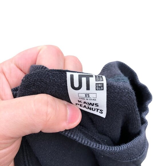 KAWS X Uniqlo Peanuts Sweater XS Black - Picture 8 of 8